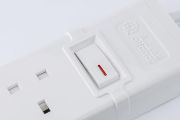 صورة الفنار توصيلة كهربائية بأربع مقابس مع منفذين USB، قدرة 13 أمبير، بطول 5 أمتار، رقم الموديل